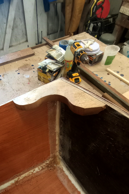 tender build quarter knee detail